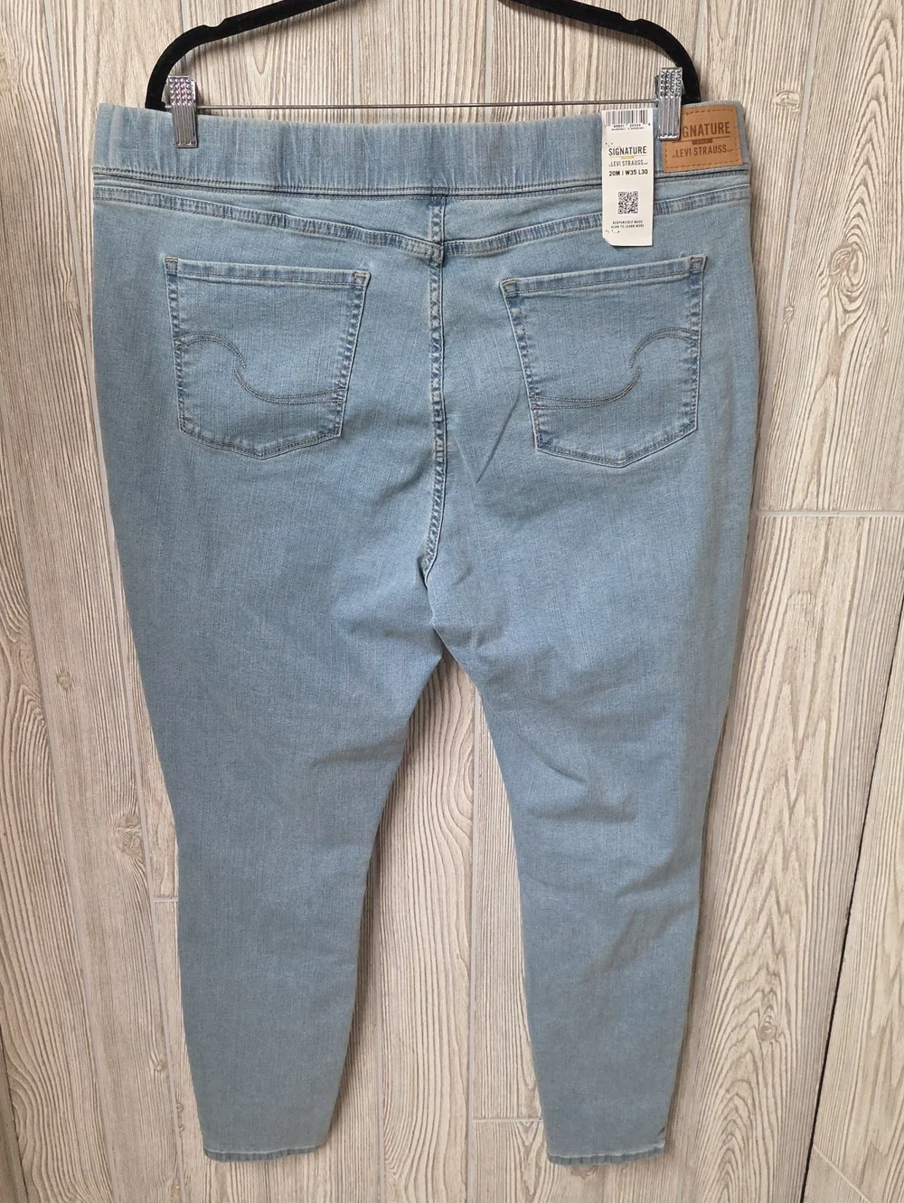 Signature by Levi Strauss Totally Shaping Pull On Skinny Jeans Women Plus 20 NWT